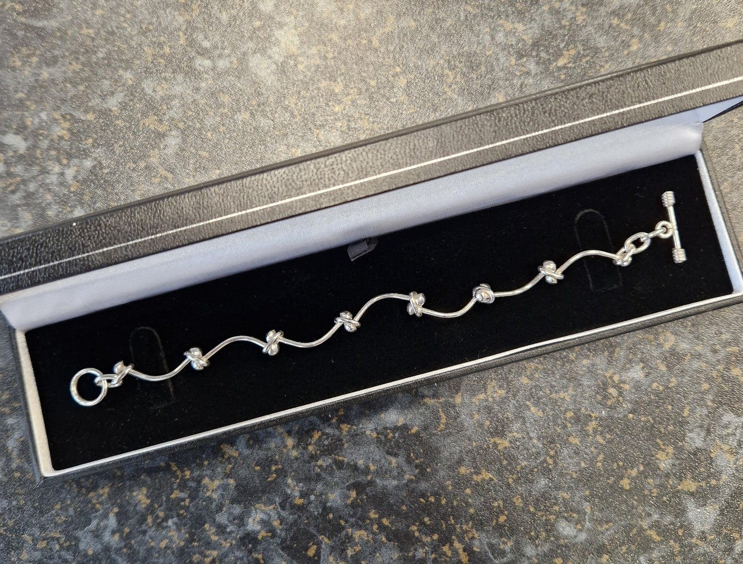 deMexico 925 Sterling Silver Knot Curved Bar Necklace and Bracelet Set