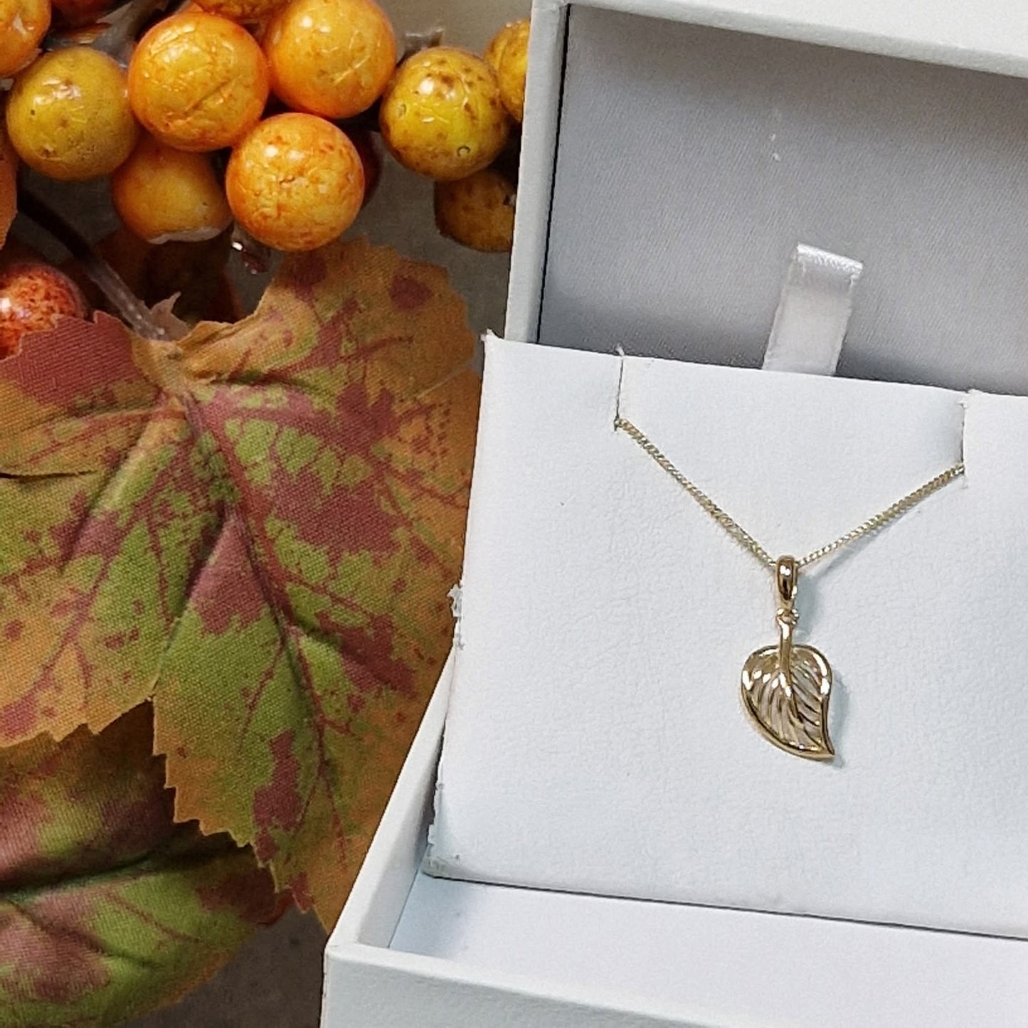 9ct Yellow Gold Necklace with Leaf Pendant