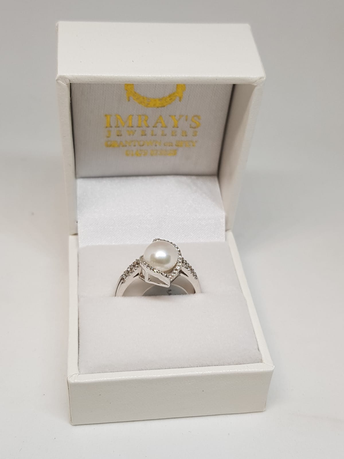 Freshwater pearl and white gold ring