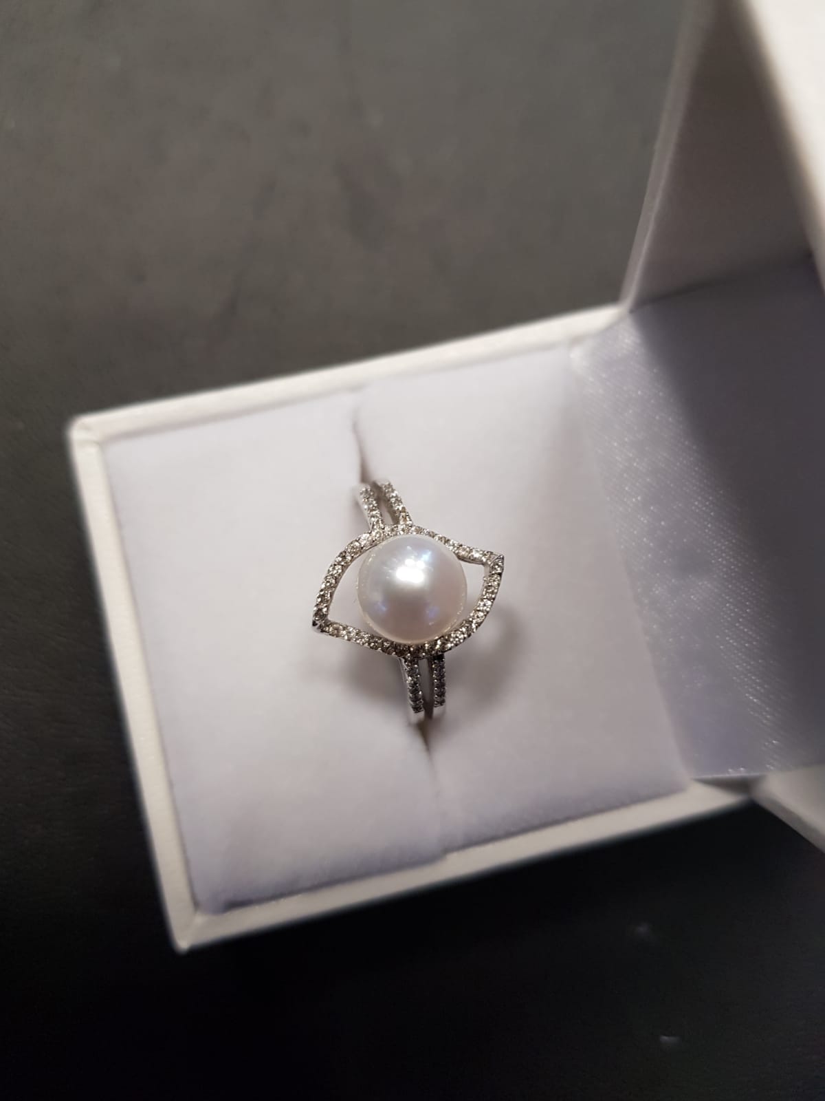 Freshwater pearl and white gold ring