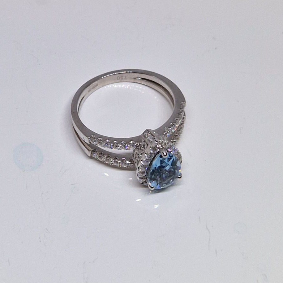 Aquamarine Ring 18ct White gold pear-shape and 60 diamonds