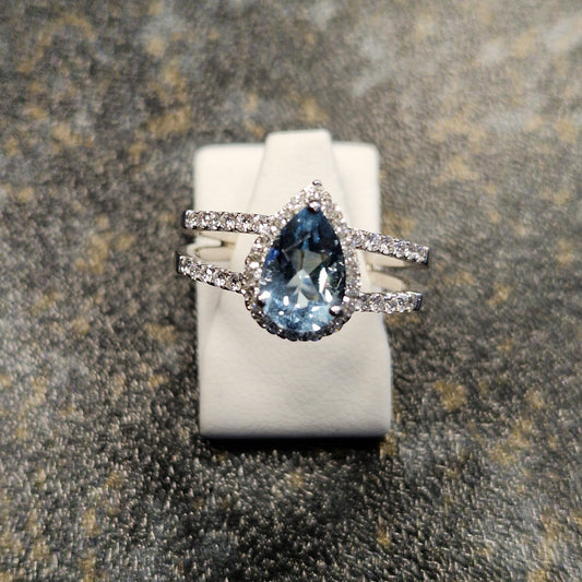 Aquamarine Ring 18ct White gold pear-shape and 60 diamonds