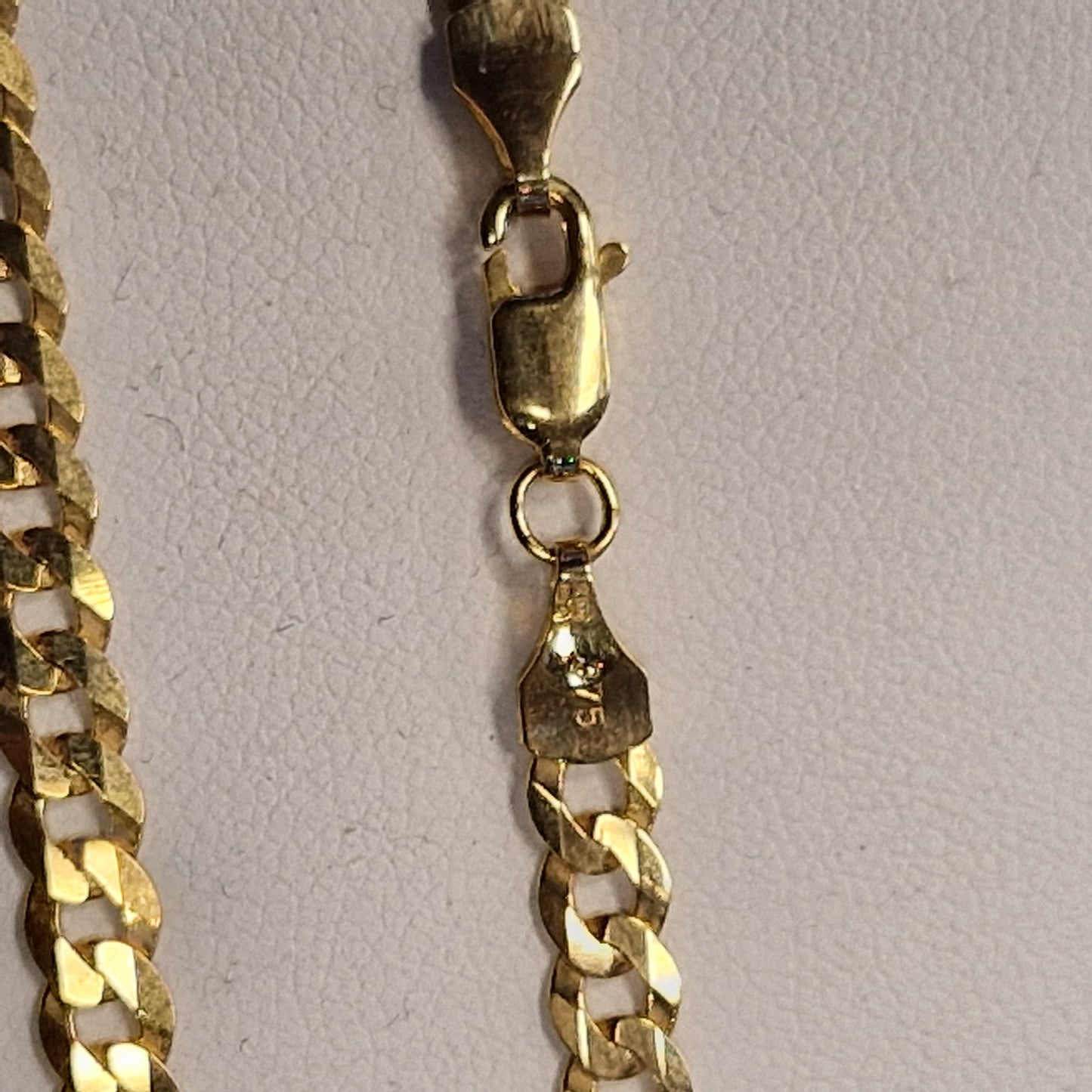 9ct gold flattened curb chain, 20" long, 9.6 grams