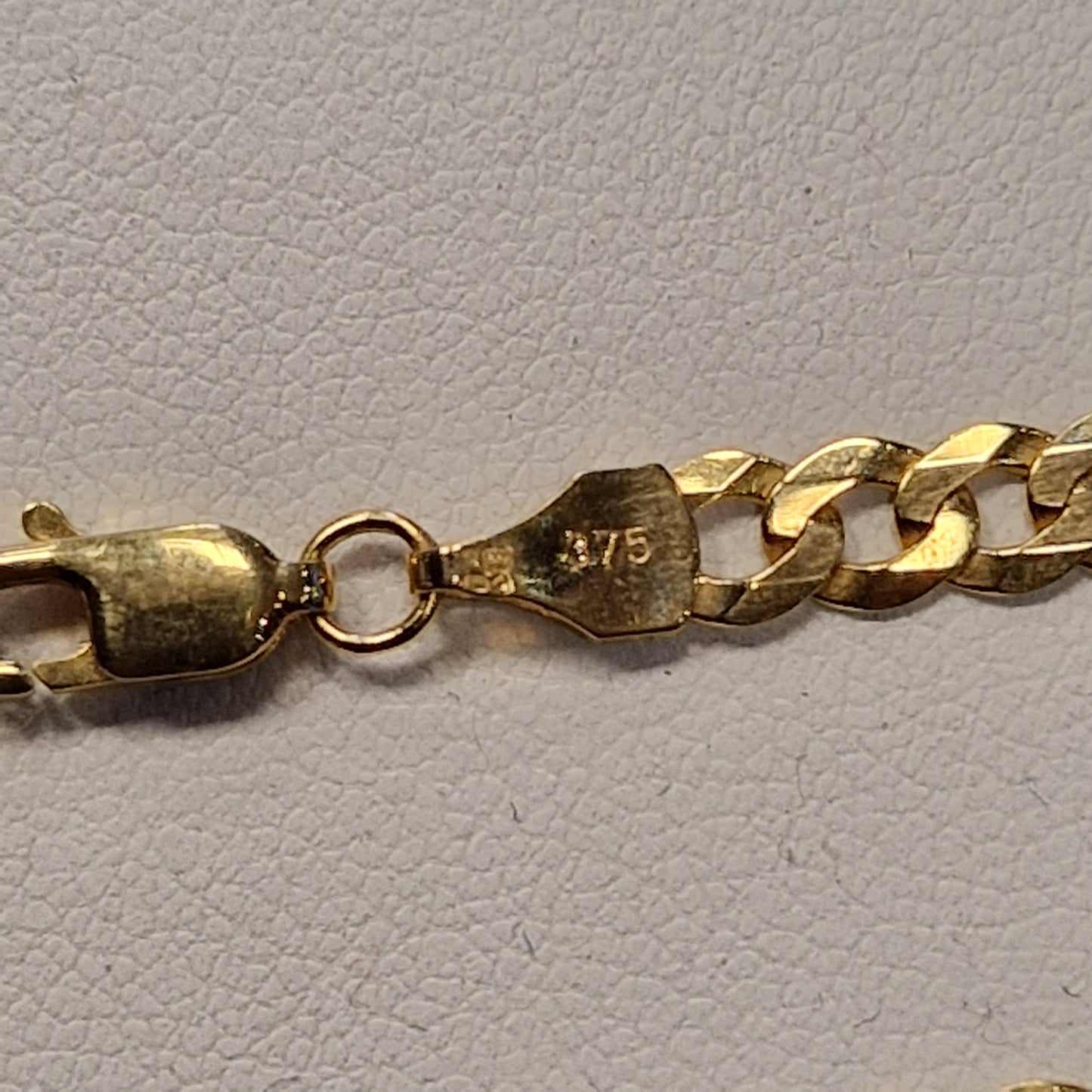 9ct gold flattened curb chain, 20" long, 9.6 grams