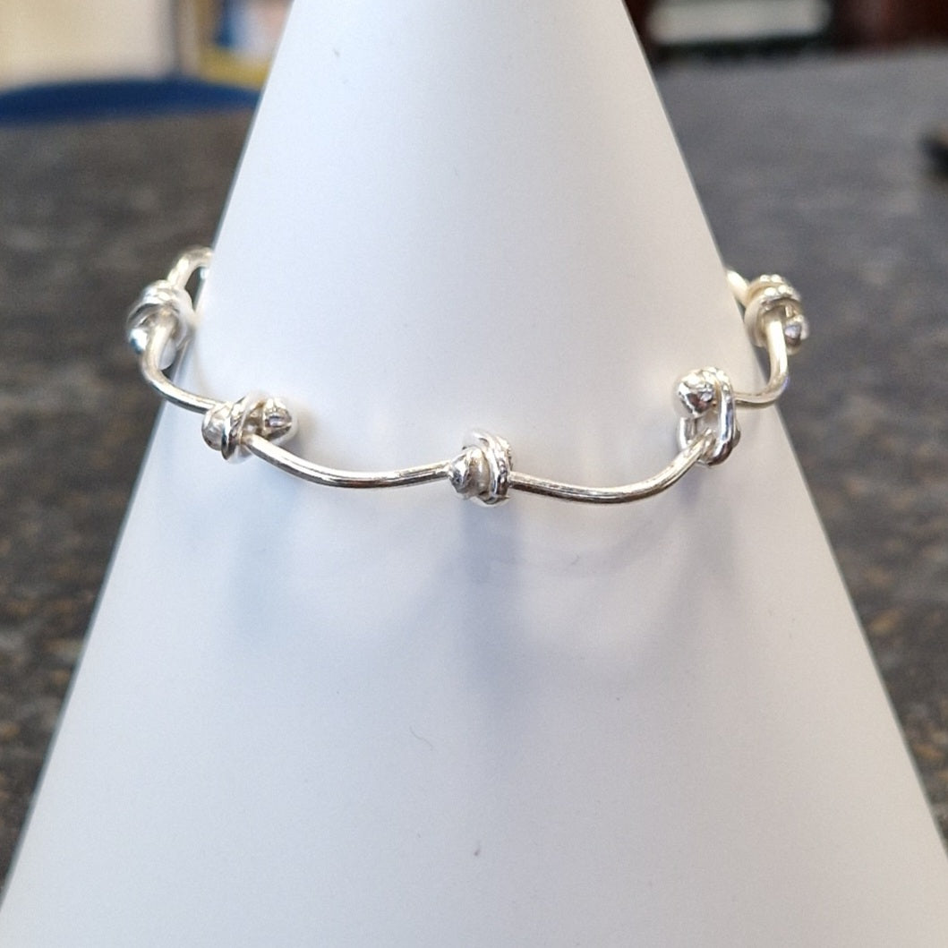 deMexico 925 Sterling Silver Knot Curved Bar Necklace and Bracelet Set